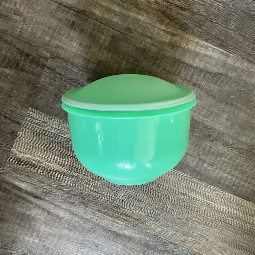 Tupperware Crisp It 1424 Lettuce Keeper Jadeite Green W, Dome Lid Spike & core